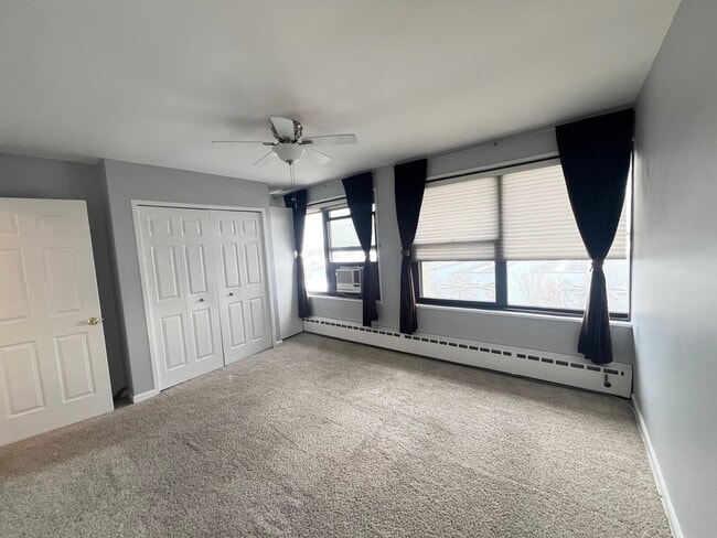 Building Photo - 3410 N Lake Shore Dr