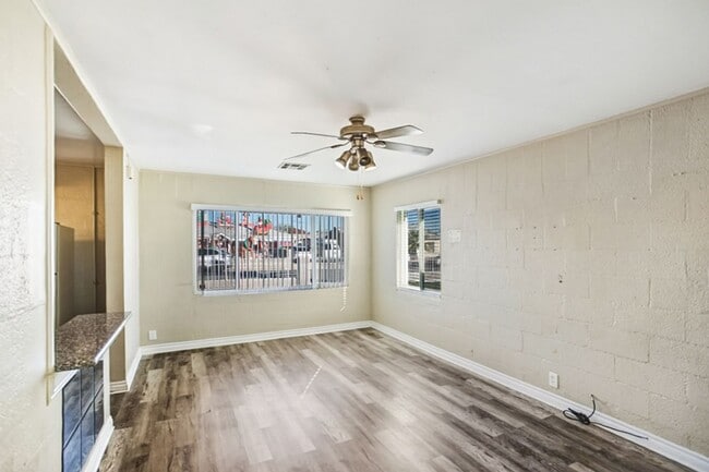 Building Photo - Nicely Updated 2 Bed, 1 Bath Single Story Home In Established Neighborhood