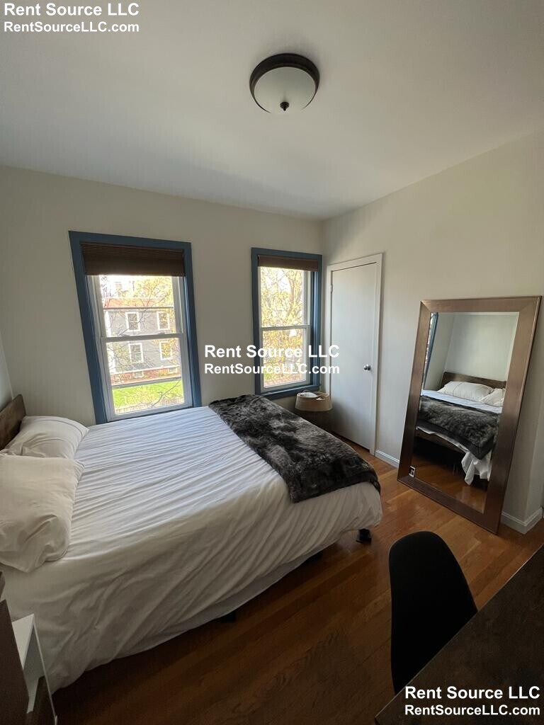 Building Photo - 8 Hingham St