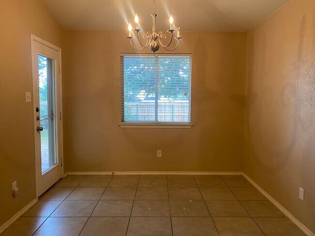 Building Photo - CHARMING 4 BEDROOM, BELTON ISD