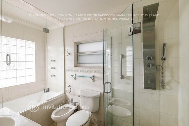 Building Photo - 830 N 10th Ave