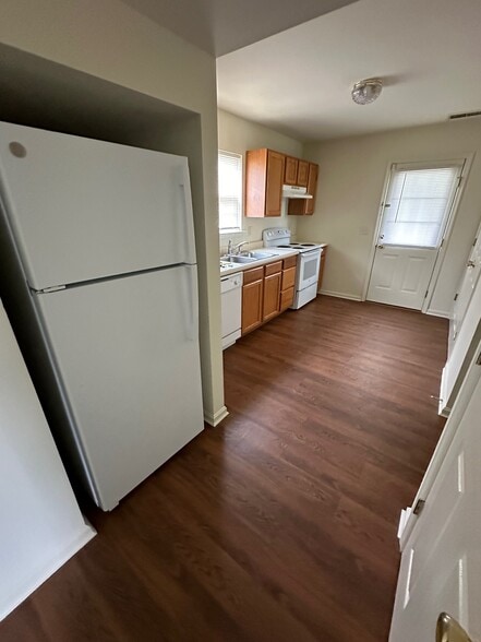 Building Photo - 319 Cedar Xing