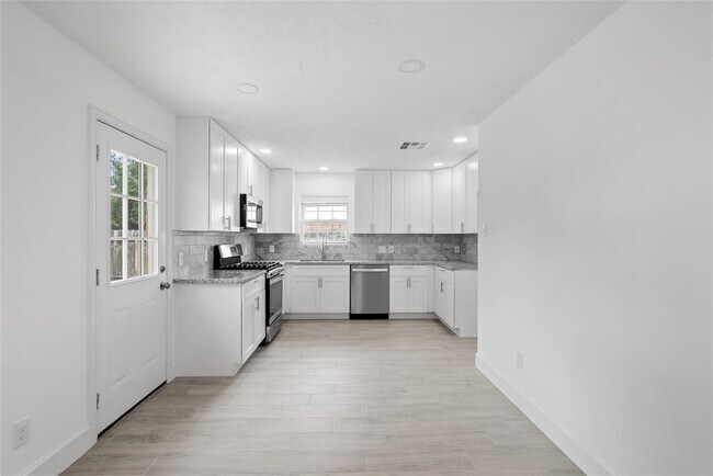 Building Photo - 1814 Hanbury Ct