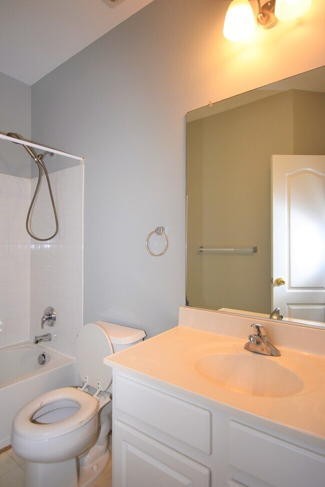 Building Photo - Fantastic 3 Bedroom 2.5 Bathroom Townhouse in KING FARM!