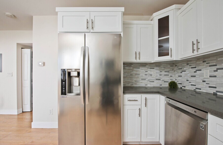 Building Photo - 635 N Harvard Blvd