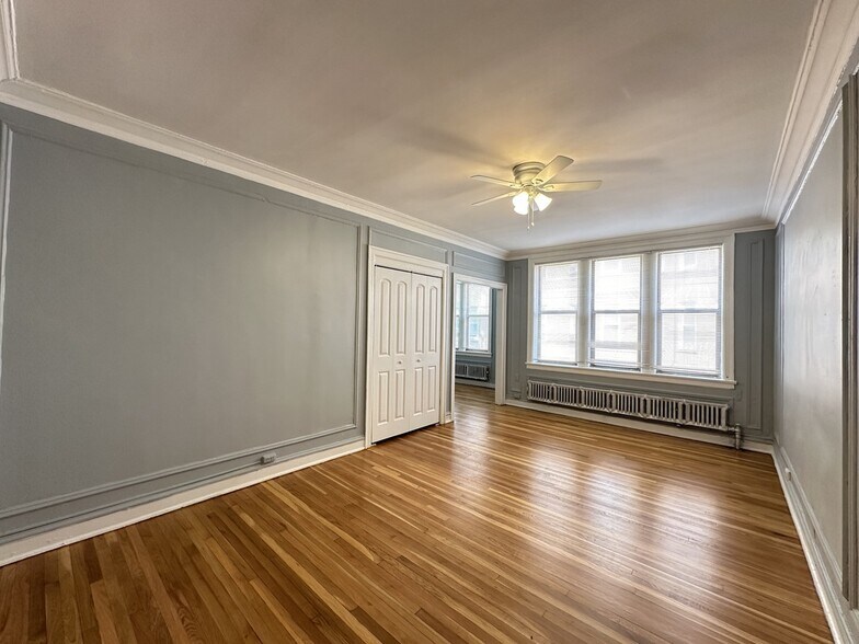 Building Photo - 1363 W Estes Ave