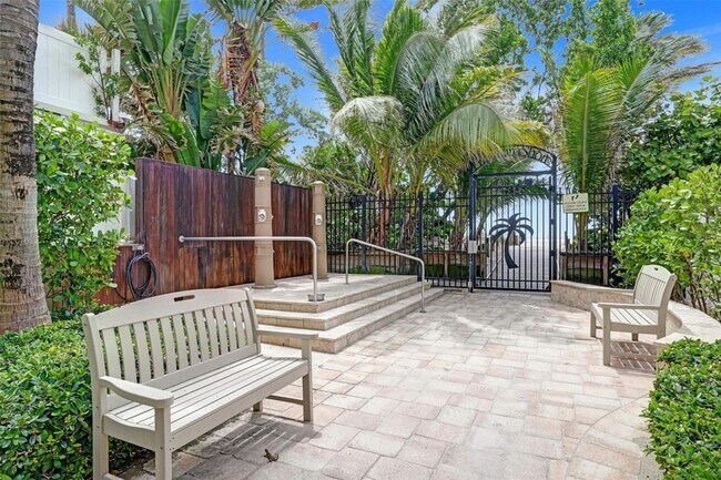 Building Photo - 3206 Robbins Rd