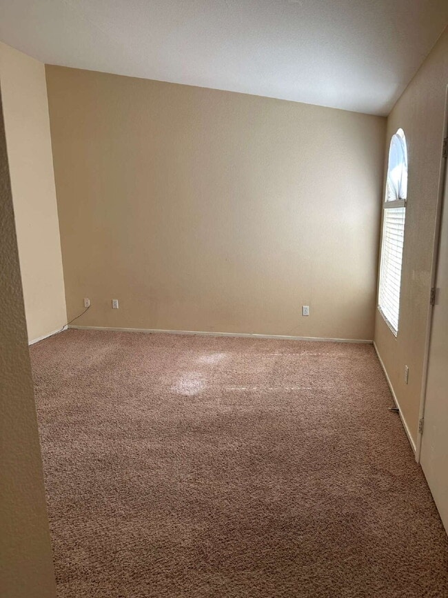 Building Photo - "Stylish and Spacious 3-Bed Home in Las Vegas with over 1500 sqft on a corner lot