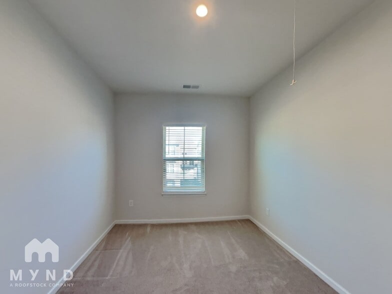 Building Photo - 308 Poplar Leaf Way