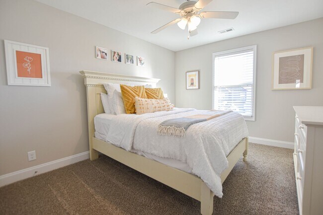 Building Photo - Pet Friendly Four Bedroom!