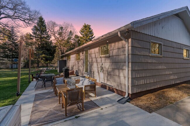 Building Photo - 171 Brackett Rd