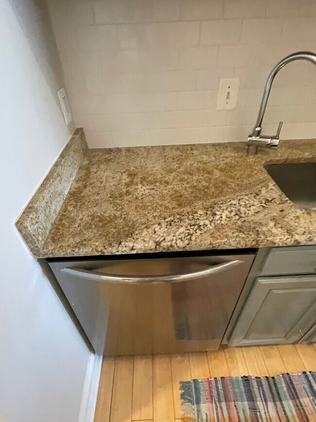 Building Photo - 550 Hobart Plz NW