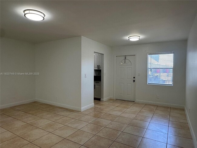 Building Photo - 5841 SW 36th Ct