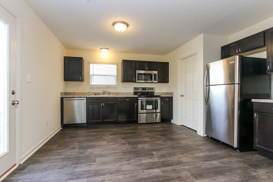 Building Photo - 8104 Grove Berry Way