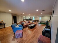 Building Photo - Massive 3 bed 3 bath on Boulevard!