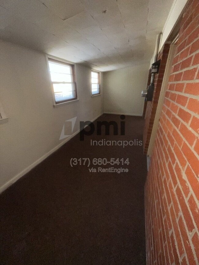 Building Photo - 116 E 19th St
