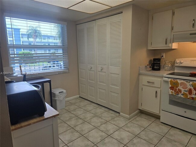 Building Photo - 7664 NW 18th St