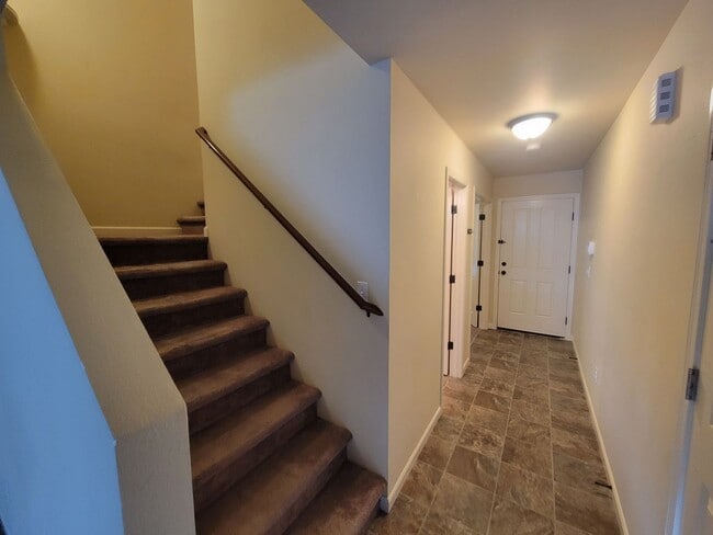 Building Photo - Spacious 3 Bedroom Home in Silverdale!