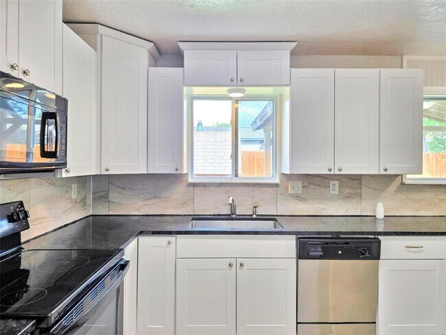 Building Photo - 22510 Parsonsgate Dr