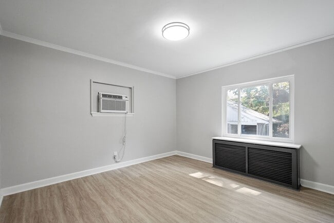 Building Photo - Stunning 4 bedroom home in McKeesport available July 1!