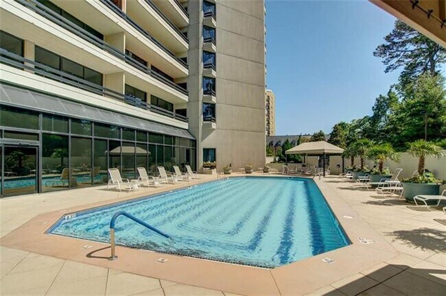 Building Photo - 2660 Peachtree Rd NW