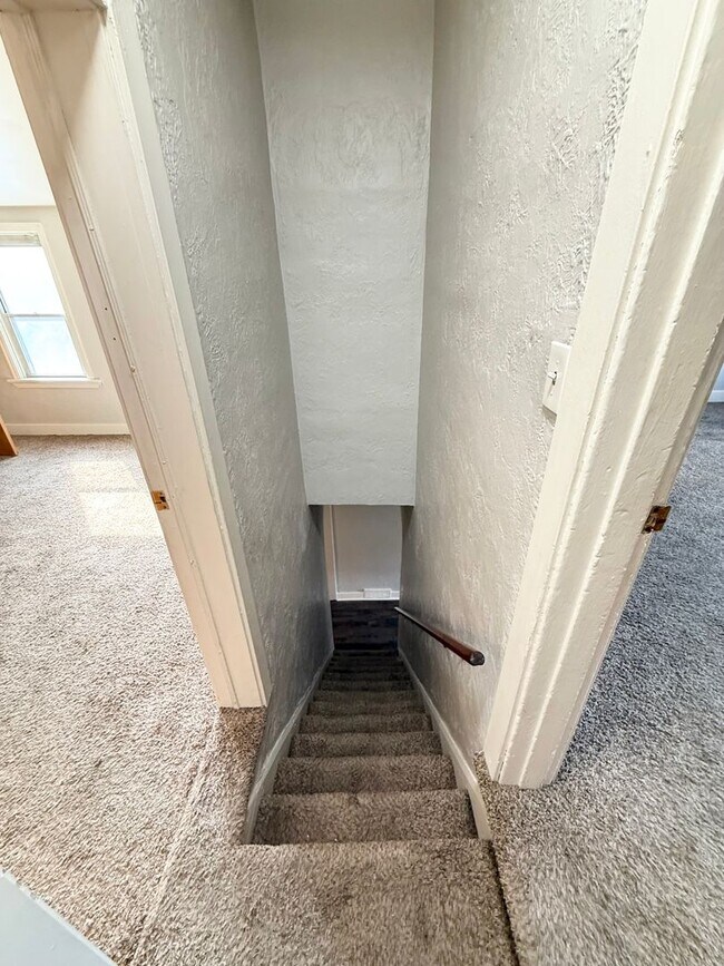 Building Photo - One or 2 bedroom, 1 bathroom home with a den in the heart of Lawrenceville.