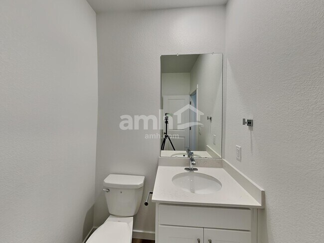 Building Photo - 6620 S Newbern St