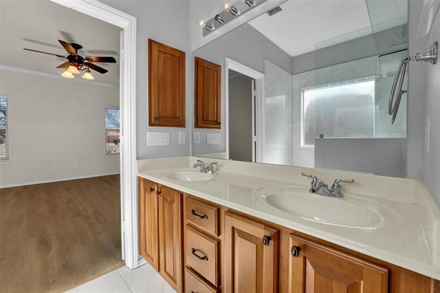 Building Photo - 8327 Robertson Dr