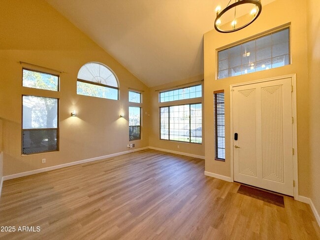 Building Photo - 1432 S Apache Dr