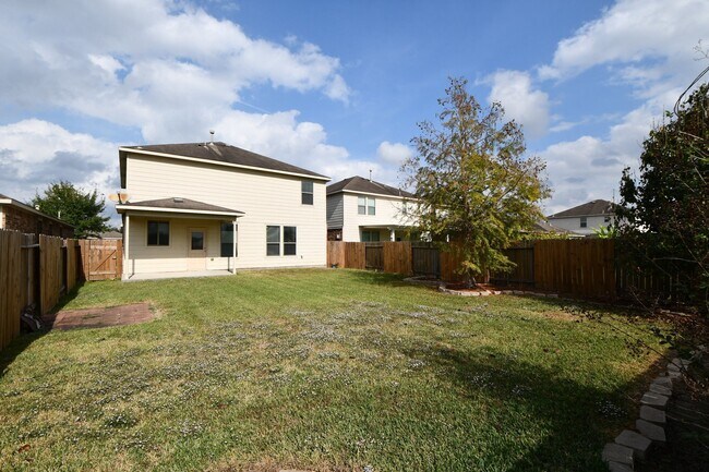 Building Photo - 20023 Linden Spruce Ln