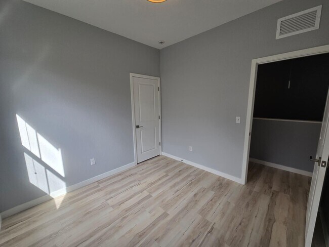 Building Photo - 140 Bandol St