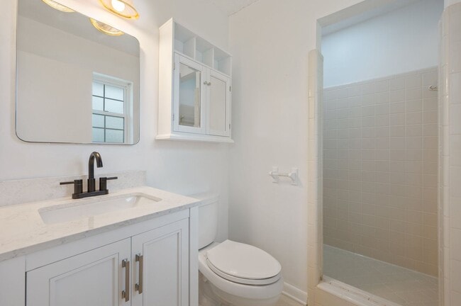 Building Photo - Central 4 bedroom in Niceville!