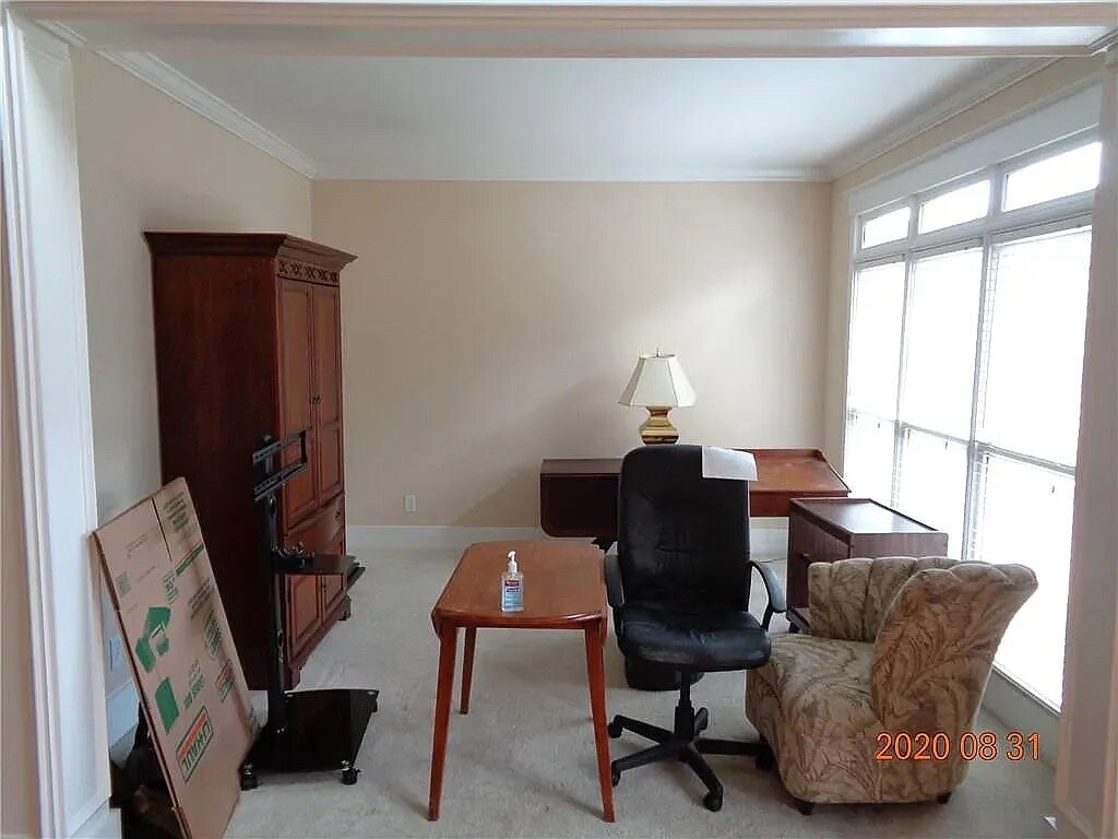 Building Photo - Room in House on Creekview Ridge Dr NE