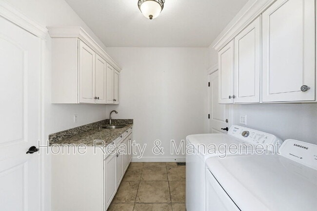 Building Photo - 14325 N Santa Fe St