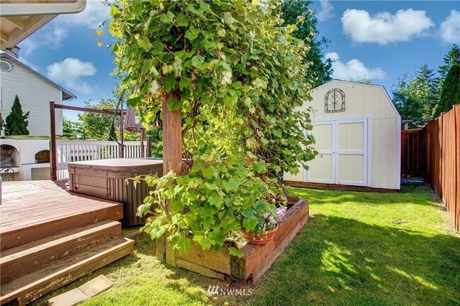 Building Photo - Modern Updated Detail and Designed 3bd 2.5bath Everett Home!