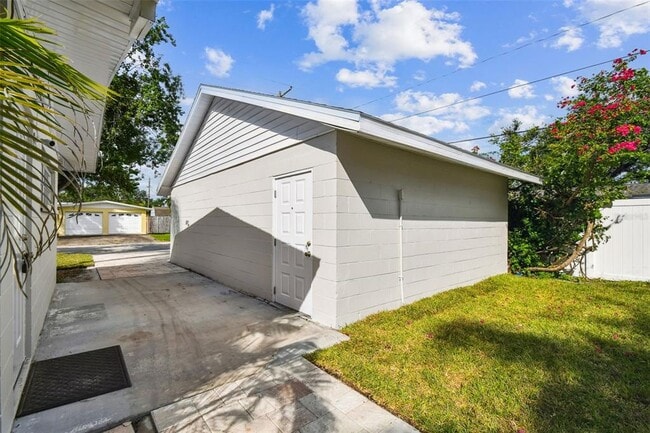 Building Photo - 4602 S Renellie Dr