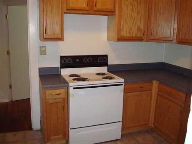 Building Photo - Charming Rental Property with Modern Upgrades and Convenient Location!