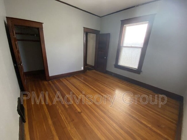 Building Photo - 710 SW Jewell Ave