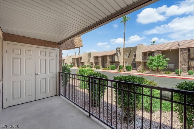 Building Photo - 5295 Indian River Dr