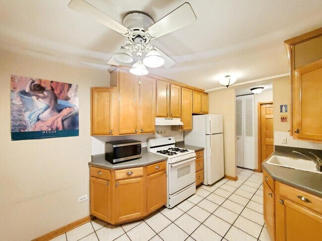 Building Photo - 1500 Robin Cir