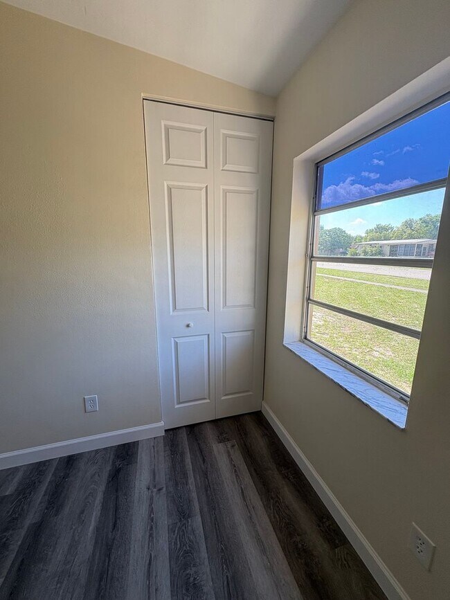 Building Photo - Totally Remodeled Deltona Beauty
