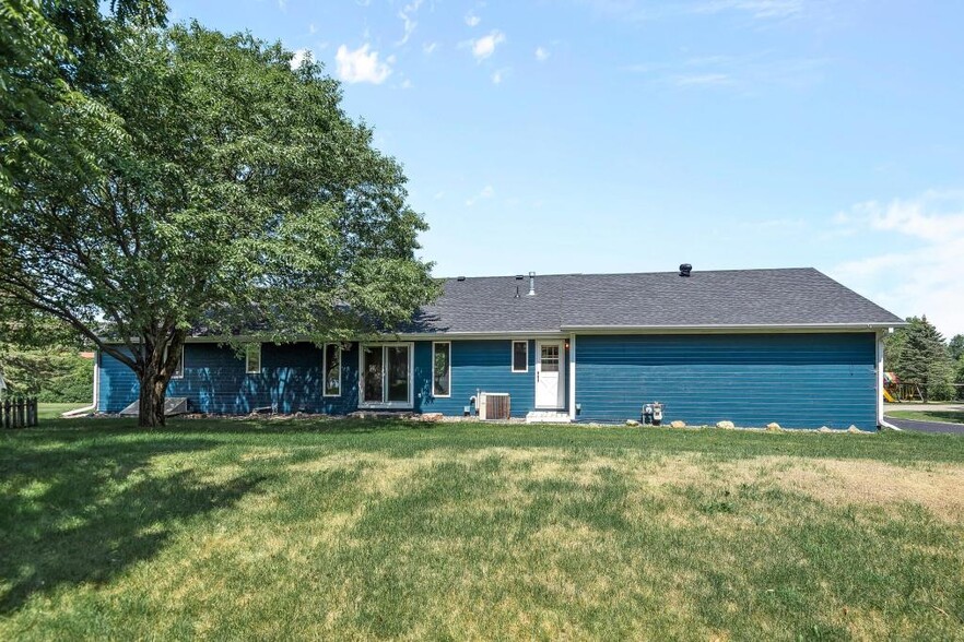 Building Photo - 833 Tyrol Ln