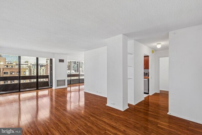 Building Photo - 1326 Spruce St