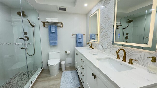 Building Photo - 5161 Collins Ave