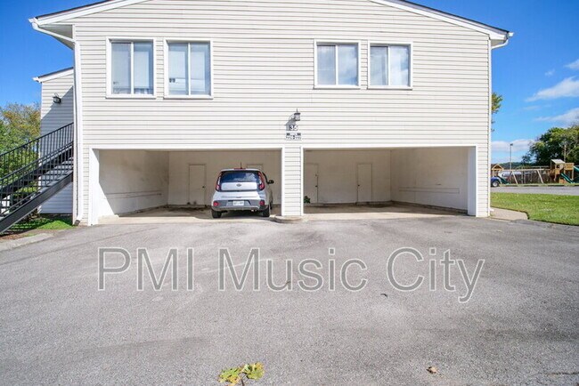 Building Photo - 810 Bellevue Rd