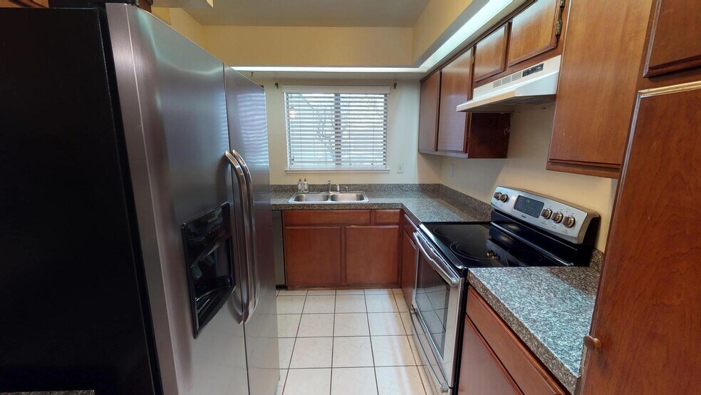 Building Photo - 702 Cassia St