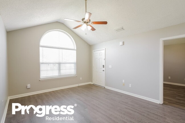 Building Photo - 243 Lake Forest Dr