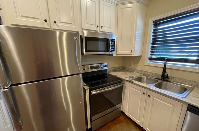 Building Photo - 1 BD/1 BA