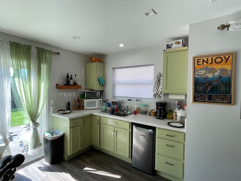 Building Photo - 321 S Thurston Ave