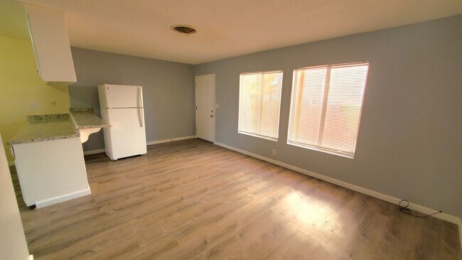 Building Photo - 252 A St